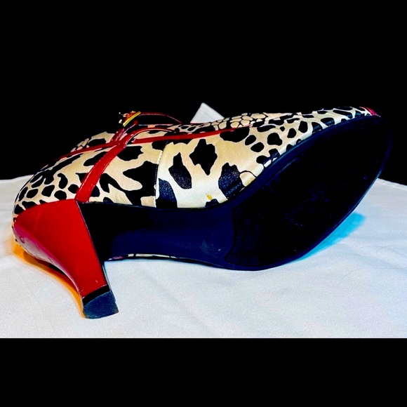 BNWT STEVE MADDEN Animal Print Pin Up Heels, Size 8 - Picture 5 of 5